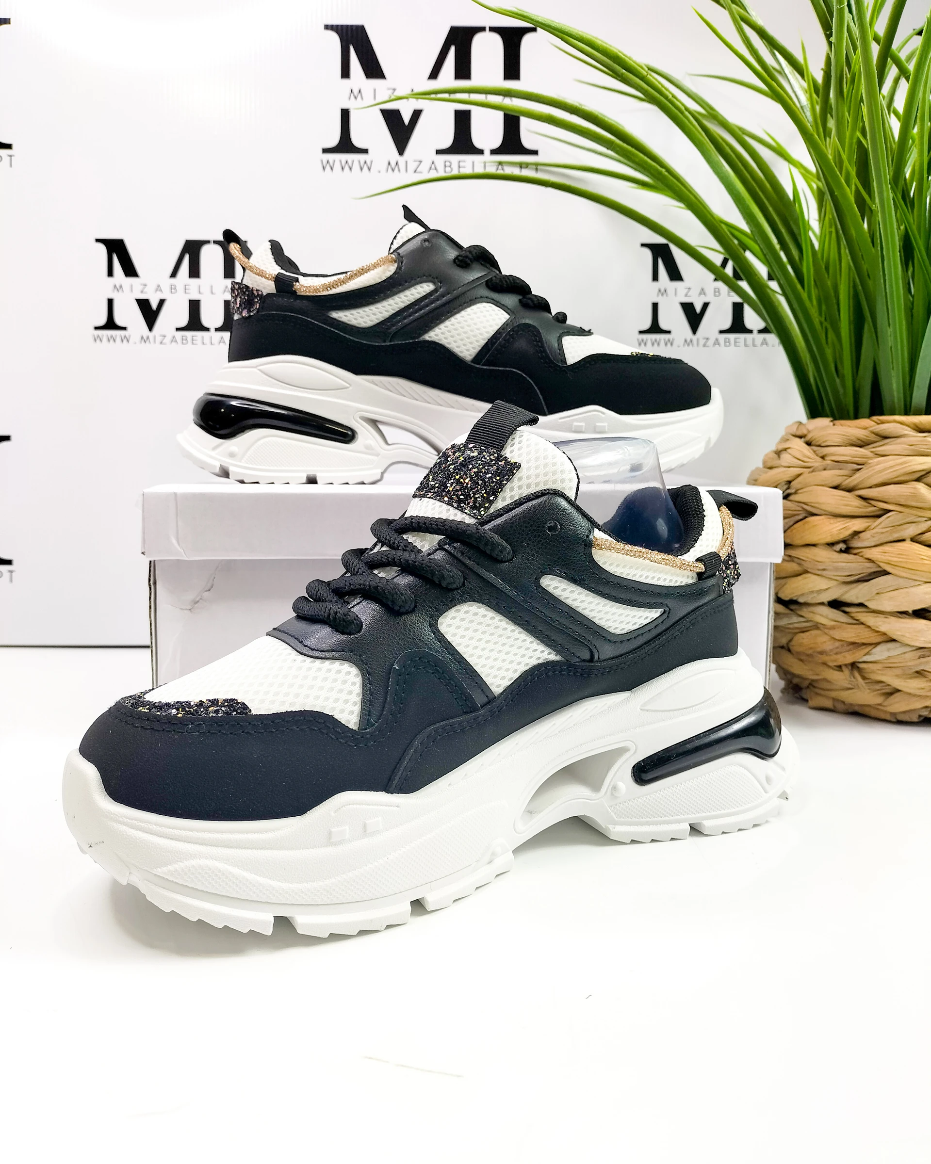 Tênis branco e preto com detalhes brilhantes T.37 – photo 5